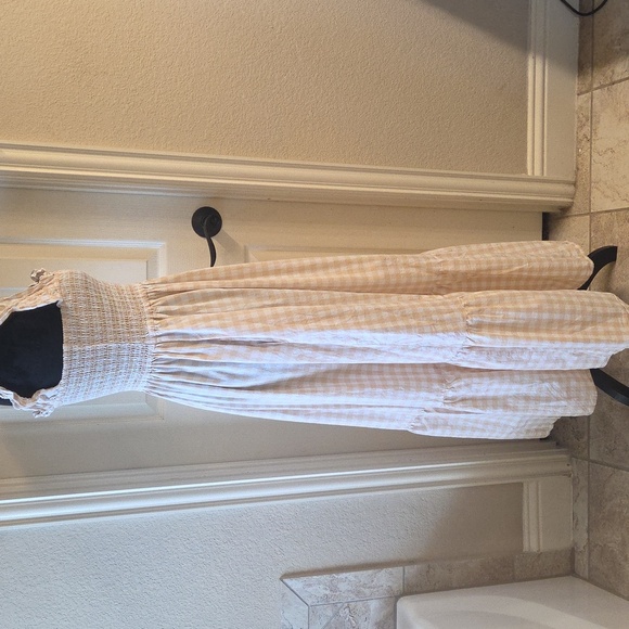 Chic Beige Checkered Maxi Dress With Pockets - Picture 14 of 16